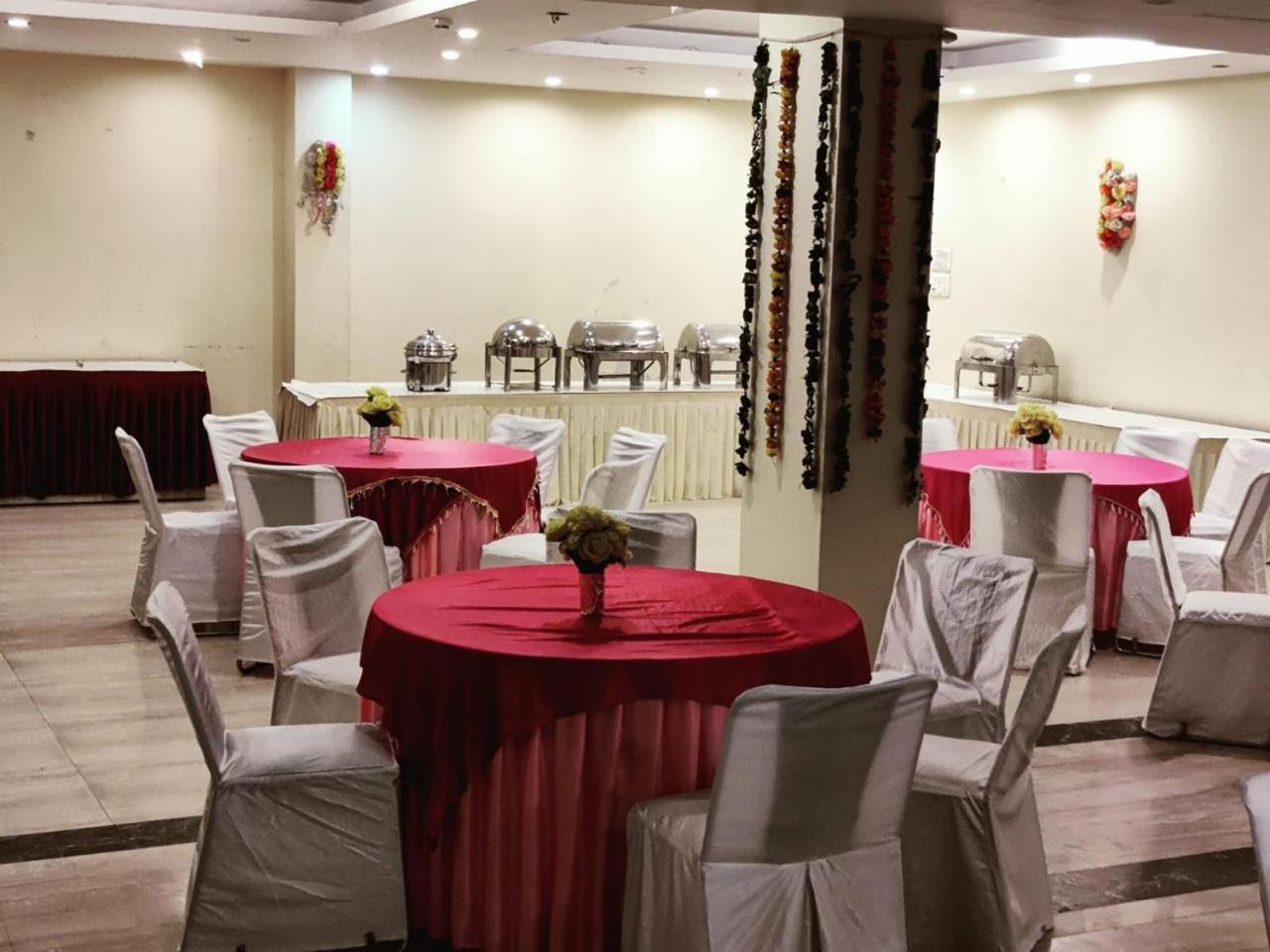 Treebo Premium Relax Inn Patel Nagar نيودلهي المظهر الخارجي الصورة